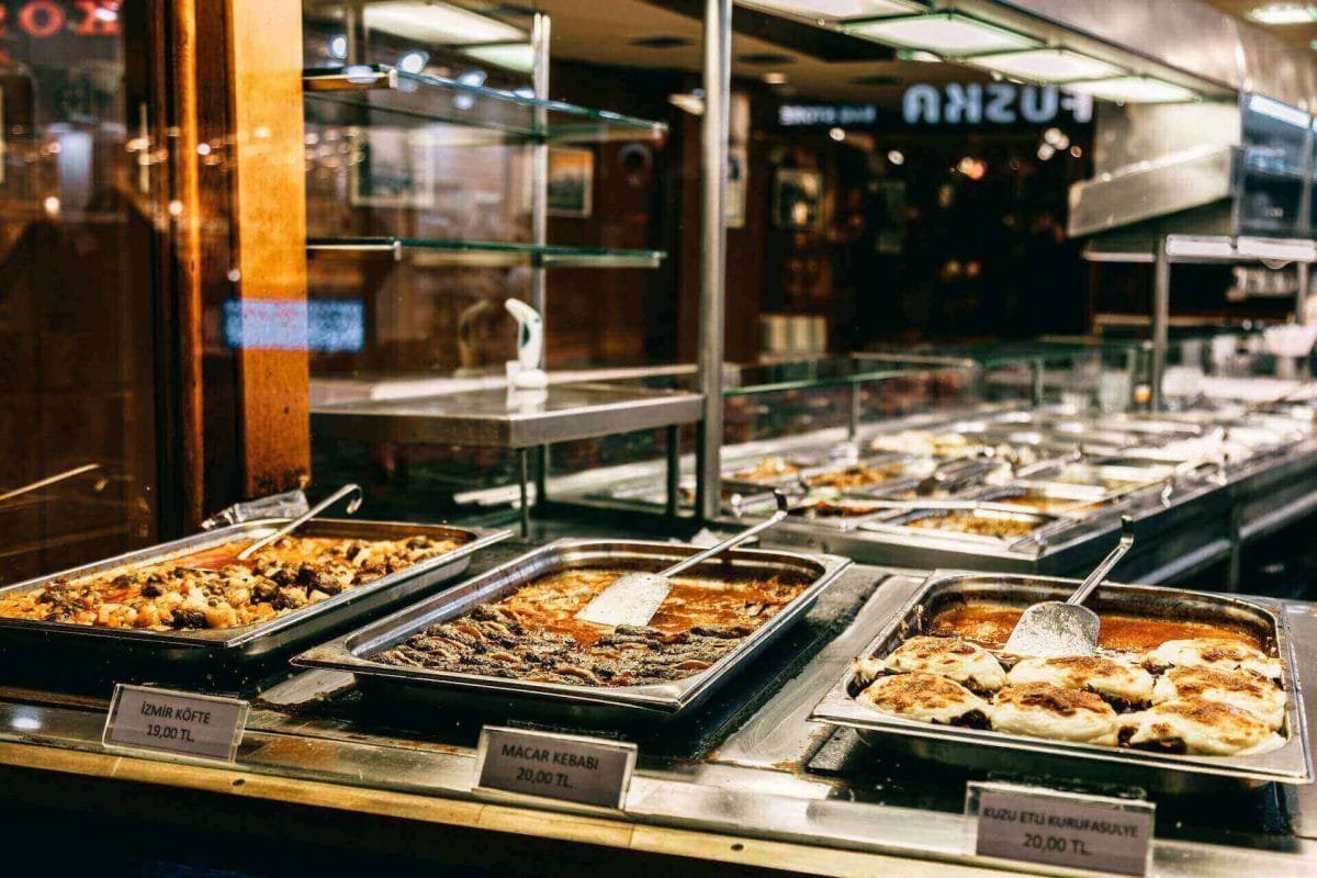 Afacere-restaurant-cu-autoservire-o-solutie-sau-o-provocare-pentru-industria-ospitalitatii